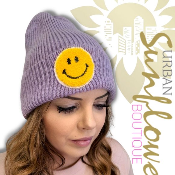 ADULT SMILIE FACE BEANIES - Picture 2 of 6